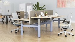 In de hoogte verstelbare bureaus